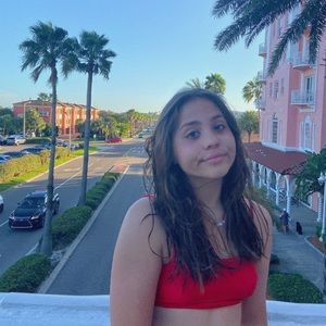 Meet your Posher, Leah